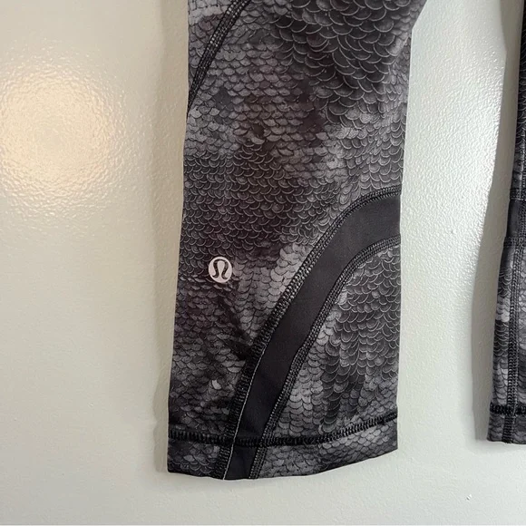 lululemon Inspire Crop II *All Full-On Luxtreme - Picture 5 of 9